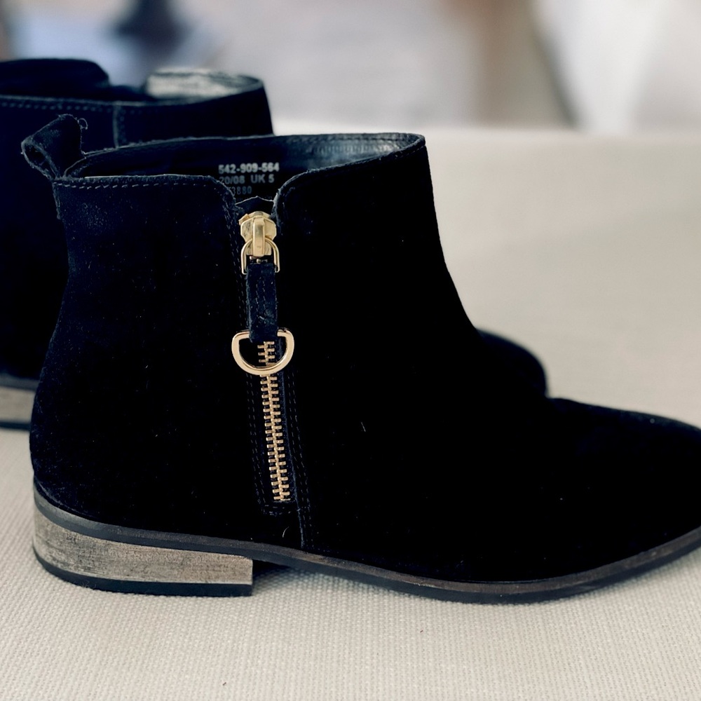 Boots, black with golden zipper. Big kids size UK 5/ US 6. Like New.